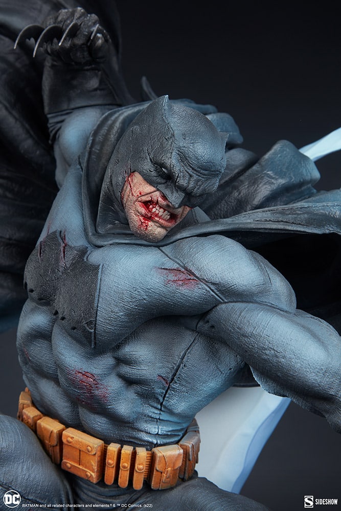 Sideshow Collectibles DC Comics Batman: The Dark Knight Returns Premium Format Figure 300805 – Licensed Statue - Image 12